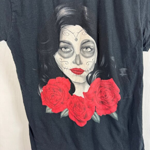 Bay Island Sportswear Sugar Skull Woman Graphic Tee Black Red Roses Size L - Picture 3 of 6